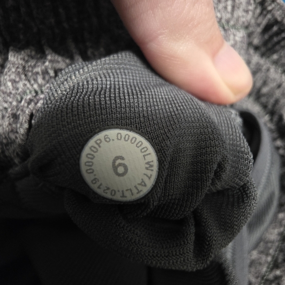 Lululemon Hotty Hot Short II 4" Size 6Tall - Picture 7 of 10